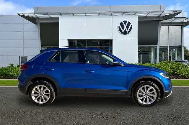 Used Volkswagen T-Roc 2023 for sale - 76470790: Photo 4