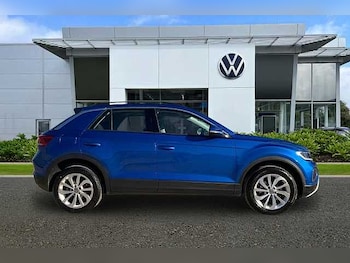 Used Volkswagen T-Roc 2023 for sale - 76470790: Photo