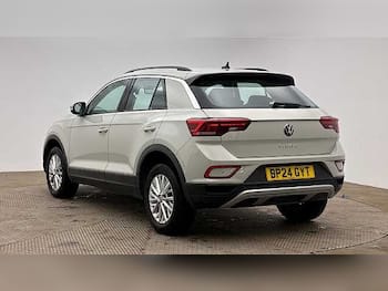 Used Volkswagen T-Roc 2024 for sale - 79673077: Photo