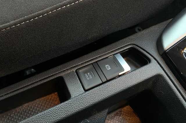 Used Volkswagen T-Roc for sale - 77916282: Photo 27