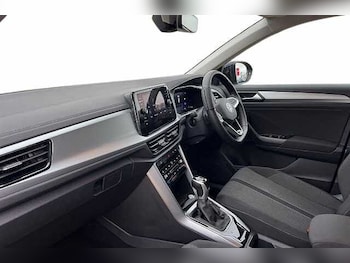 Used Volkswagen T-Roc 2024 for sale - 76470778: Photo