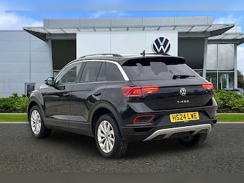 Used Volkswagen T-Roc 2024 for sale - 76470778: Photo