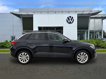 Used Volkswagen T-Roc 2024 for sale - 76470778: Photo