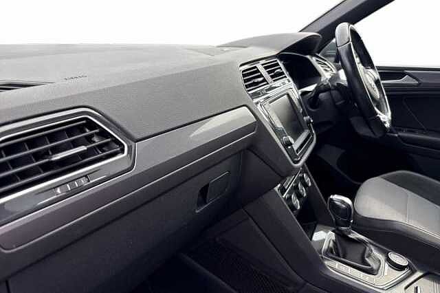 Used Volkswagen Tiguan 2017 for sale - 76536464: Photo 2