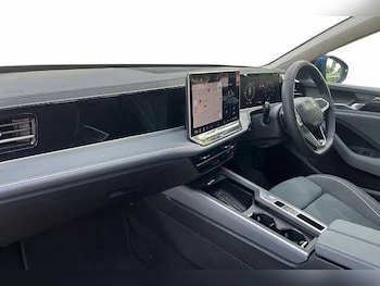 Used Volkswagen Passat 2025 for sale - 75912488: Photo