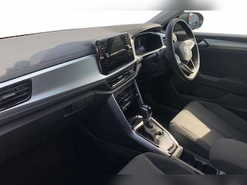 Used Volkswagen T-Roc 2025 for sale - 76211468: Photo 2
