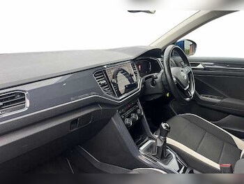 Used Volkswagen T-Roc 2018 for sale - 76211472: Photo 2