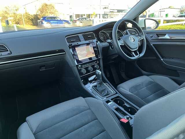 Used Volkswagen Golf 2018 for sale - 77555429: Photo 2