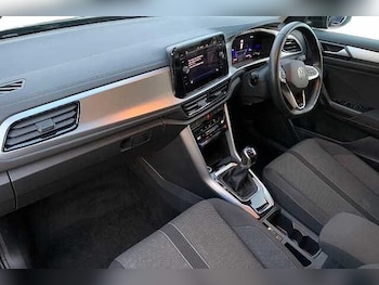 Used Volkswagen T-Roc 2023 for sale - 76924187: Photo