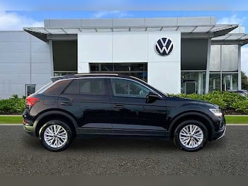 Used Volkswagen T-Roc 2023 for sale - 76924187: Photo