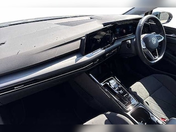 Used Volkswagen Golf 2024 for sale - 78124897: Photo