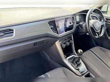 Used Volkswagen T-Roc 2020 for sale - 77872325: Photo