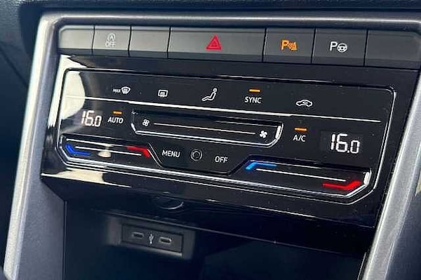 Used Volkswagen T-Roc 2022 for sale - 76211467: Photo 24