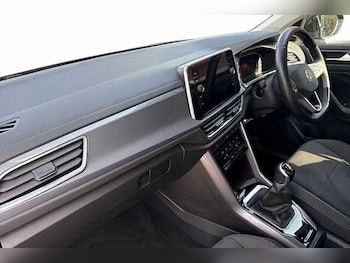 Used Volkswagen T-Roc 2022 for sale - 76211467: Photo 2