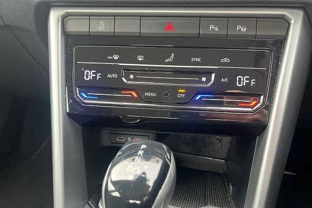 Used Volkswagen T-Roc 2023 for sale - 76040458: Photo 31