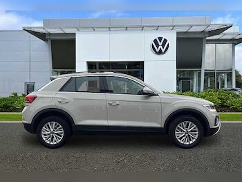 Used Volkswagen T-Roc 2022 for sale - 77409299: Photo
