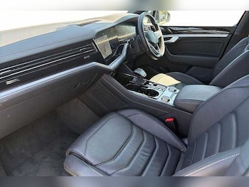 Used Volkswagen Touareg 2023 for sale - 78852337: Photo