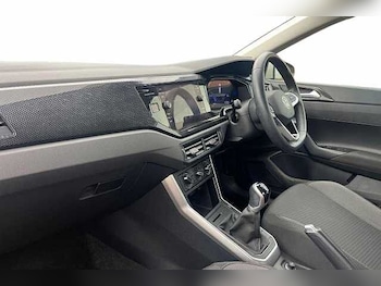 Used Volkswagen Polo 2023 for sale - 76101504: Photo 2