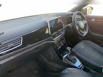 Used Volkswagen T-Roc 2023 for sale - 75524121: Photo
