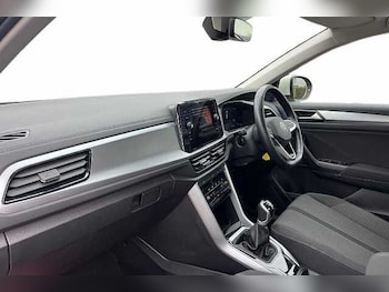 Used Volkswagen T-Roc 2022 for sale - 76101510: Photo 2