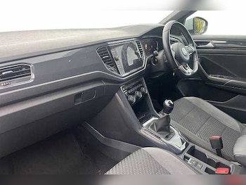 Used Volkswagen T-Roc 2019 for sale - 76040463: Photo 2