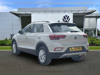 Used Volkswagen T-Roc 2023 for sale - 77688230: Photo