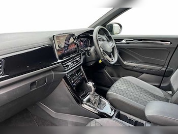 Used Volkswagen T-Roc 2023 for sale - 76211457: Photo