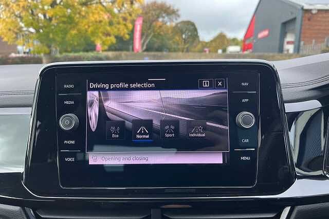 Used Volkswagen T-Roc 2023 for sale - 76211457: Photo 30