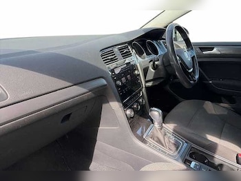 Used Volkswagen Golf 2018 for sale - 77916284: Photo