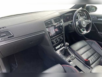 Used Volkswagen Golf 2017 for sale - 77609726: Photo