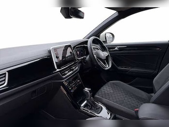 Used Volkswagen T-Roc 2023 for sale - 77931864: Photo