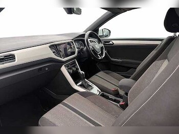 Used Volkswagen T-Roc 2021 for sale - 77085592: Photo