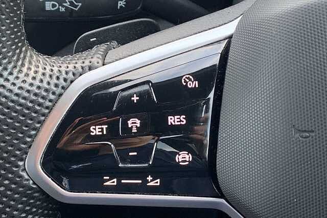 Used Volkswagen T-Roc 2023 for sale - 76280650: Photo 15