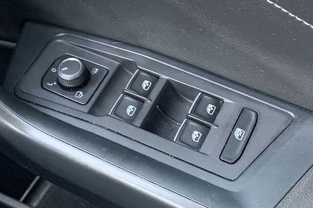 Used Volkswagen T-Roc 2023 for sale - 76280650: Photo 32