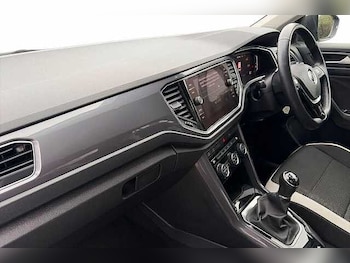 Used Volkswagen T-Roc 2021 for sale - 76719512: Photo