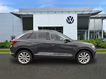 Used Volkswagen T-Roc 2021 for sale - 76719512: Photo