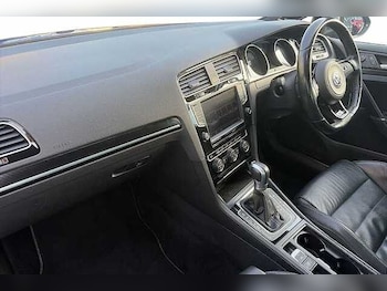 Used Volkswagen Golf 2015 for sale - 76536451: Photo