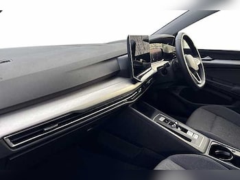 Used Volkswagen Golf 2025 for sale - 77201093: Photo