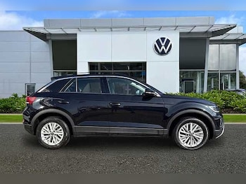 Used Volkswagen T-Roc 2023 for sale - 77720920: Photo