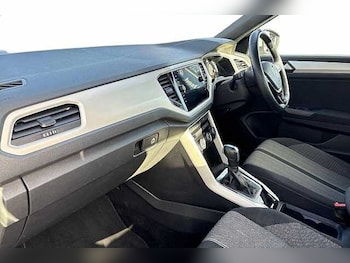 Used Volkswagen T-Roc 2021 for sale - 77038697: Photo