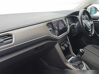 Used Volkswagen T-Roc 2020 for sale - 77129327: Photo