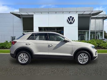 Used Volkswagen T-Roc 2023 for sale - 78781986: Photo