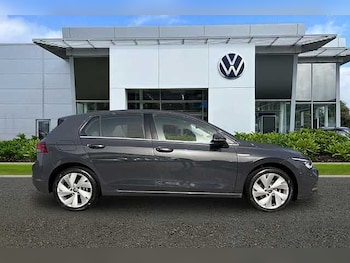 Used Volkswagen Golf 2023 for sale - 77656100: Photo