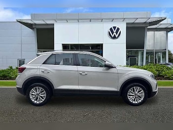Used Volkswagen T-Roc 2022 for sale - 77650362: Photo