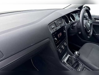 Used Volkswagen Golf 2018 for sale - 77813549: Photo