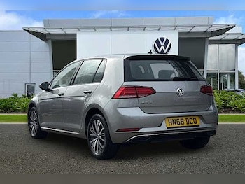 Used Volkswagen Golf 2018 for sale - 77813549: Photo