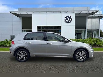 Used Volkswagen Golf 2018 for sale - 77813549: Photo