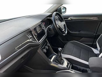 Used Volkswagen T-Roc 2021 for sale - 75753965: Photo