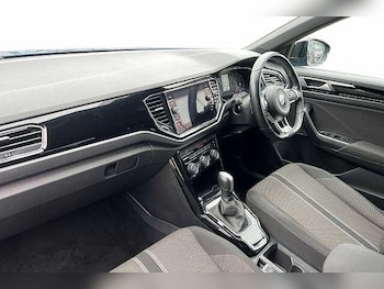 Used Volkswagen T-Roc 2021 for sale - 77494539: Photo