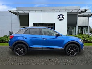 Used Volkswagen T-Roc 2021 for sale - 77494539: Photo